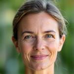 Ana (45) u zen položaju meditira